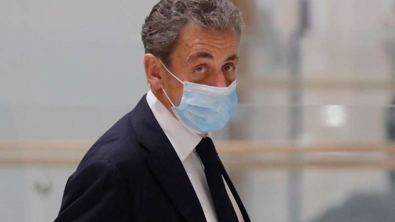 France: suspension du procès pour corruption de l’ex-président Sarkozy