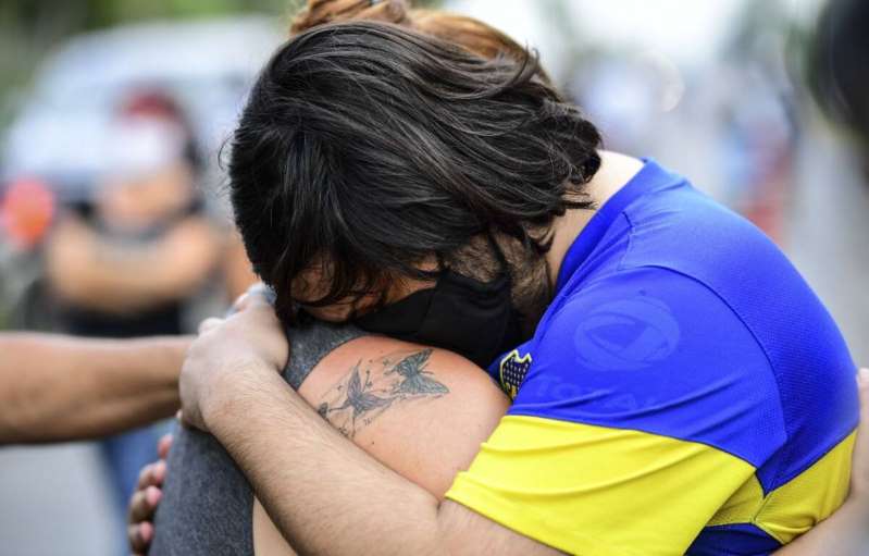 Mort de Maradona : « C’est le football qui s’en est allé »… Les Argentins dévastés par la perte de celui qu’ils pensaient immortel