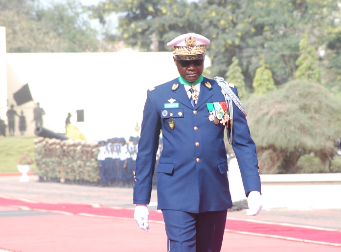 Le général  Birame Diop fait son atterrissage après 40 ans de vol