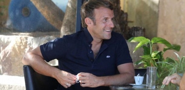 France : Réouverture des terrasses, Macron et Jean CASTEX prennent un café en terrasse rue de Miromesnil à Paris