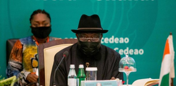 La CEDEAO suspend le Mali de ses instances