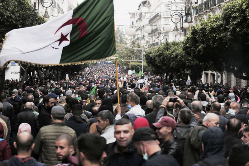 Couverture du Hirak : Alger retire son accréditation à la chaîne France 24