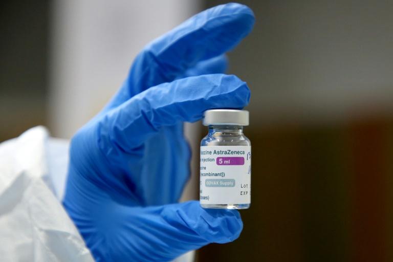 La France suspend à titre préventif l’utilisation du vaccin d’AstraZeneca