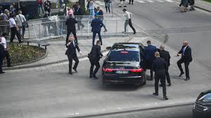 Le premier ministre slovaque abattu en public…